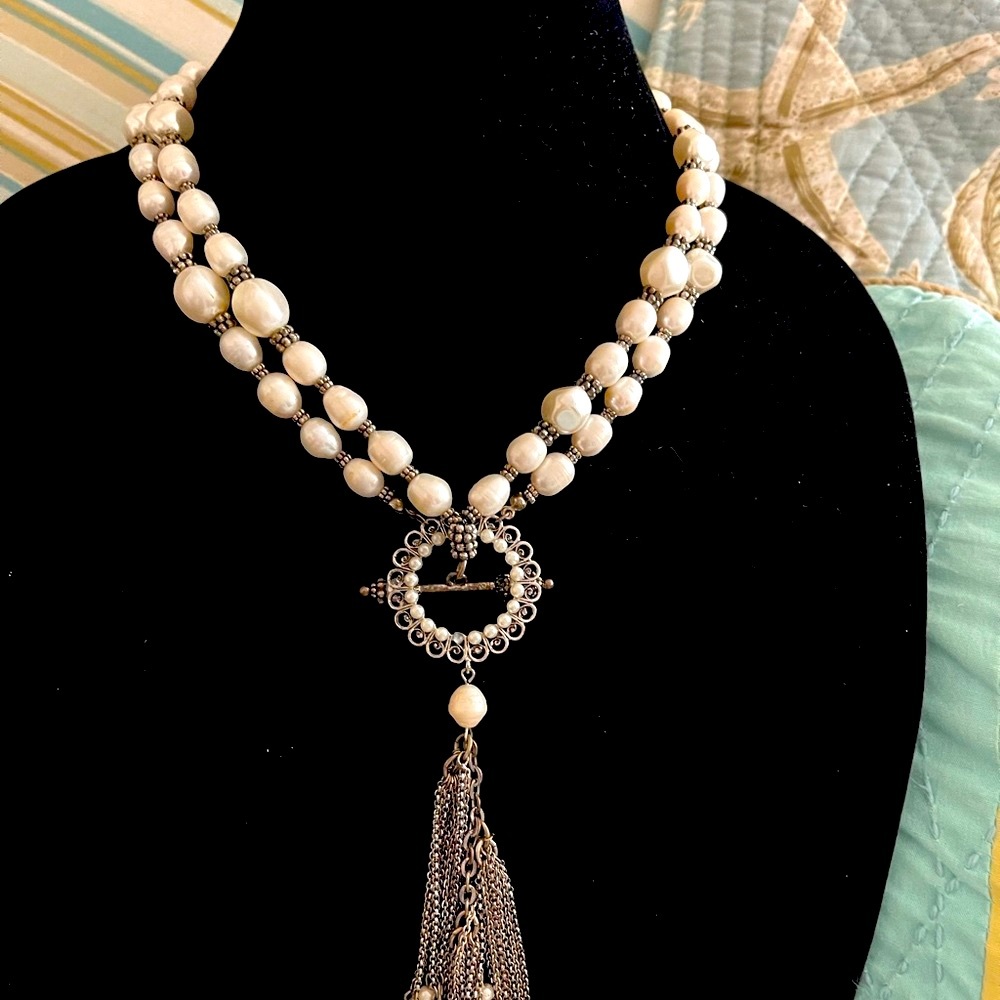 Elegant Pearl Necklace with Silver Accents